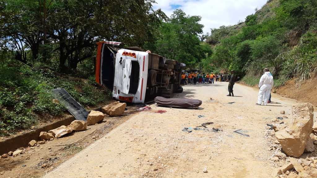 Una persona muerta y 16 heridas dejó accidente por alud de tierra