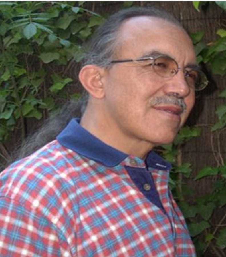 Escritor tolimense Manuel Giraldo ‘Magil’ leyó proclama en acto de Petro en Barcelona