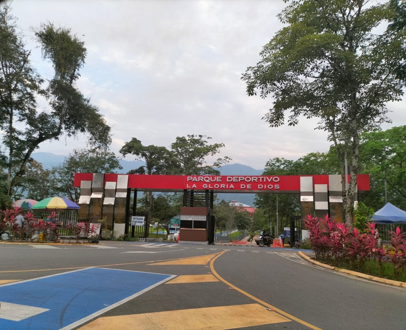 “La Gloria de Dios” y “La Fe en Dios”, dos bautizos en Ibagué que levantan ampolla