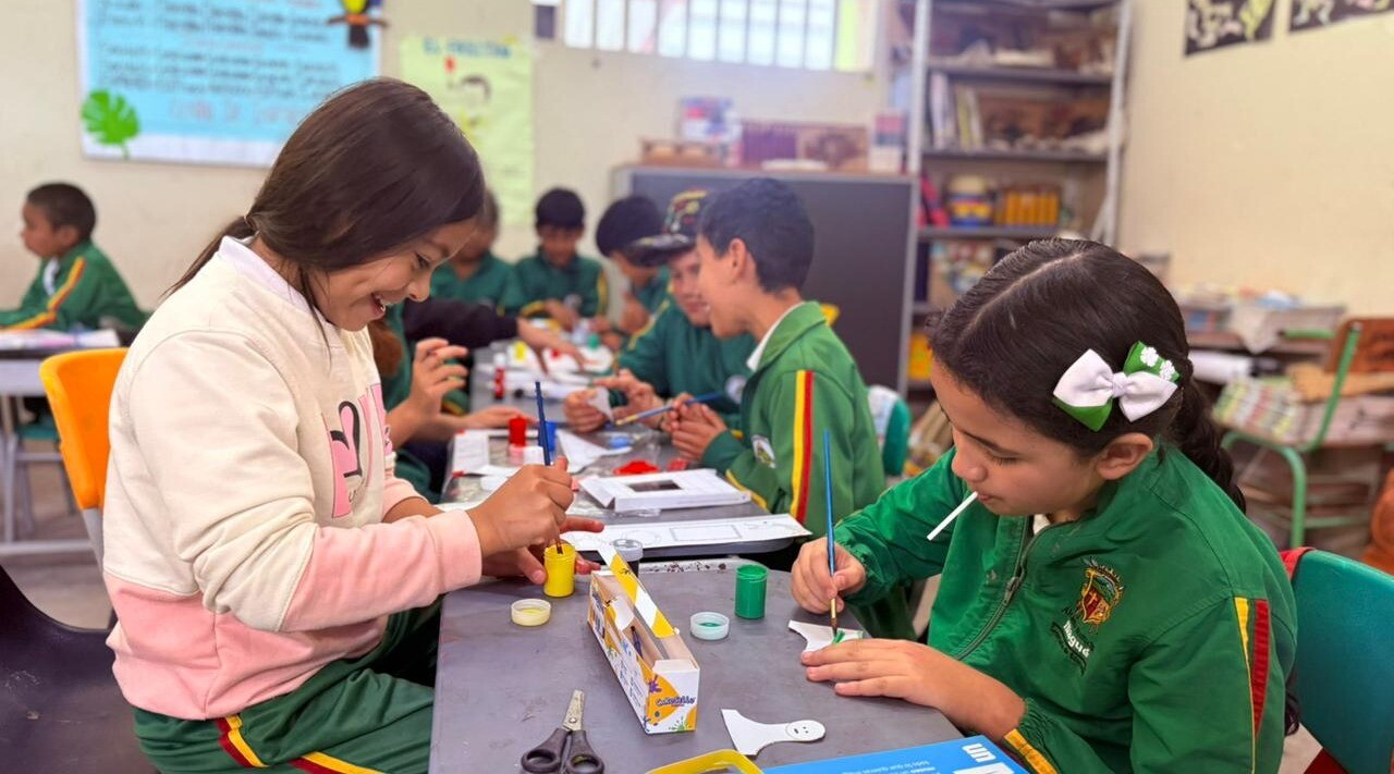 El Museo Panóptico llega a la zona rural: cultura y alegría en las aulas de Tapias