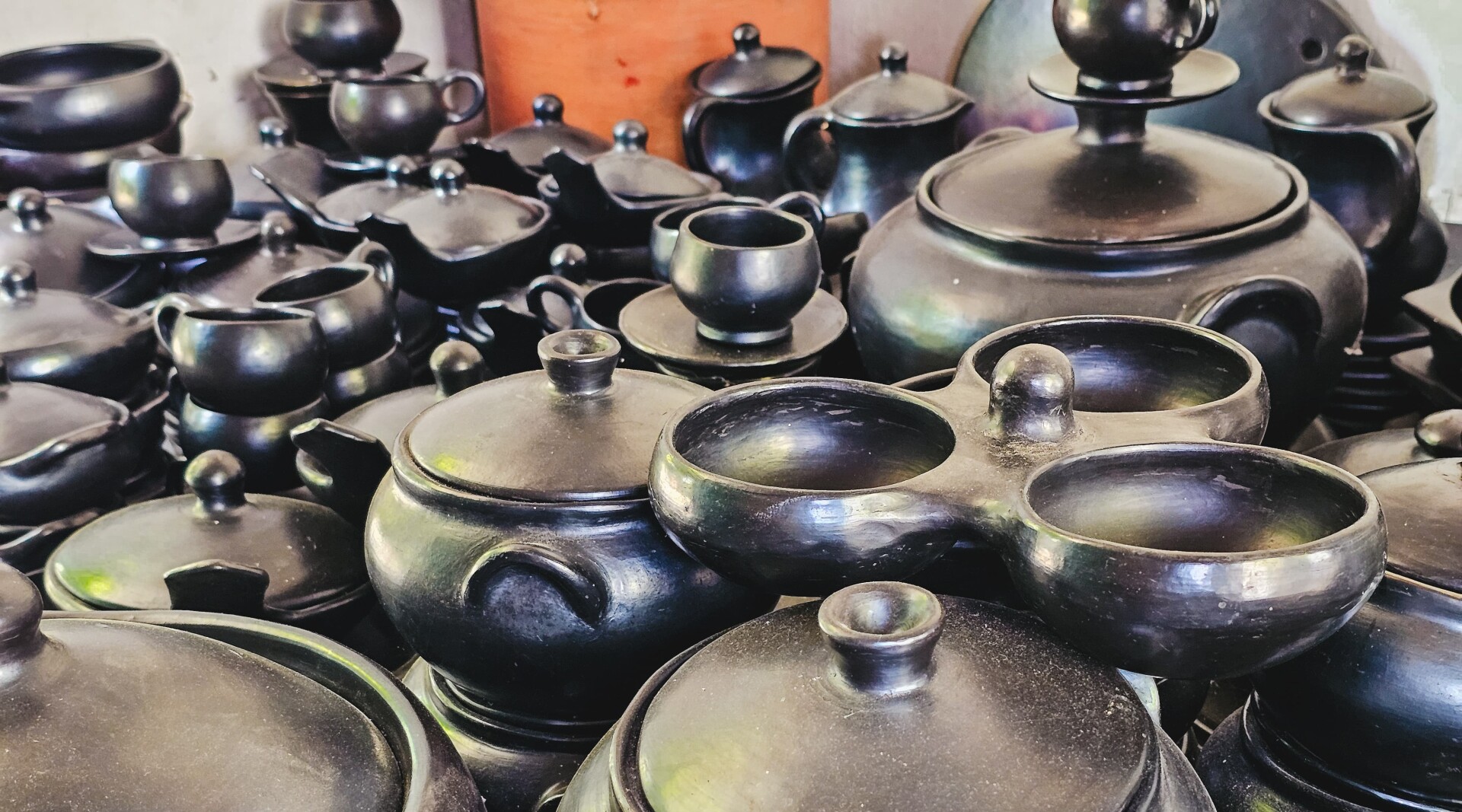 Departamento del Tolima fortalece la Denominación de Origen de la cerámica negra en La Chamba