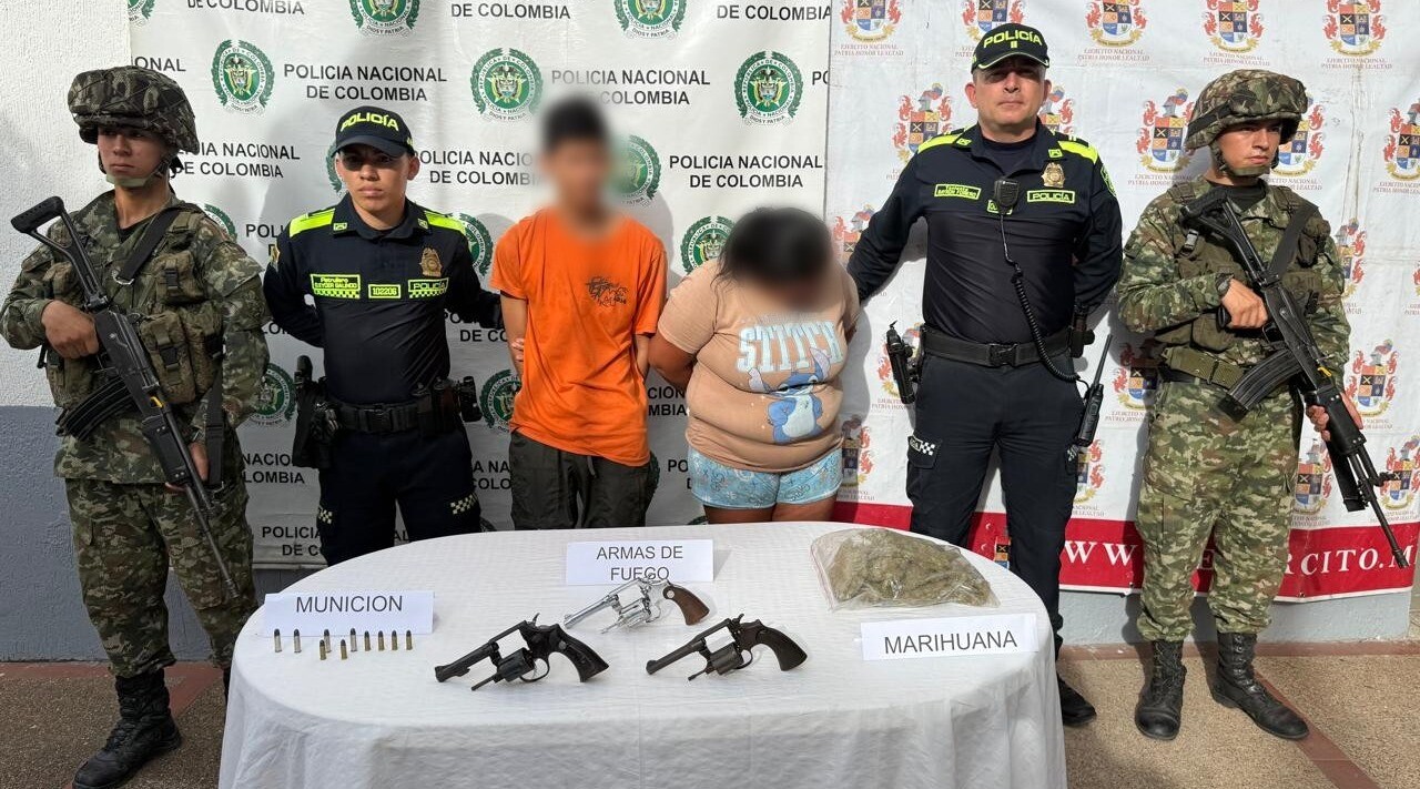Madre e hijo capturados en Ataco con armas de fuego y droga