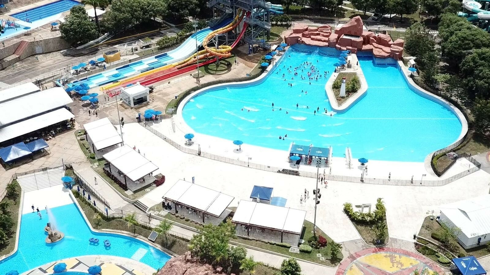 "Derrumban la economía popular": Alexander Castro pide derogar resolución de piscinas