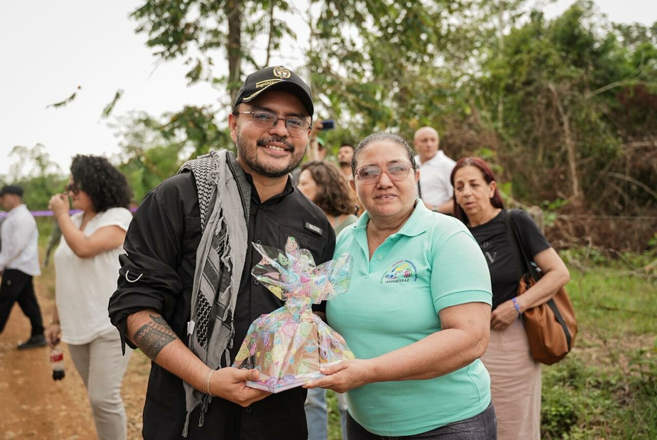 Llega refuerzo importante a la campaña de Iván Cepeda