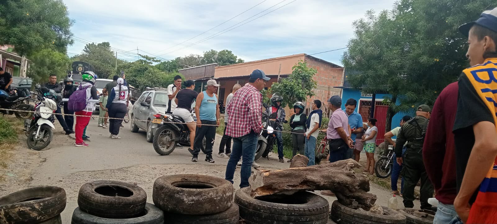 Comunidad de Castilla bloquea la vía de entrada al sur del Tolima