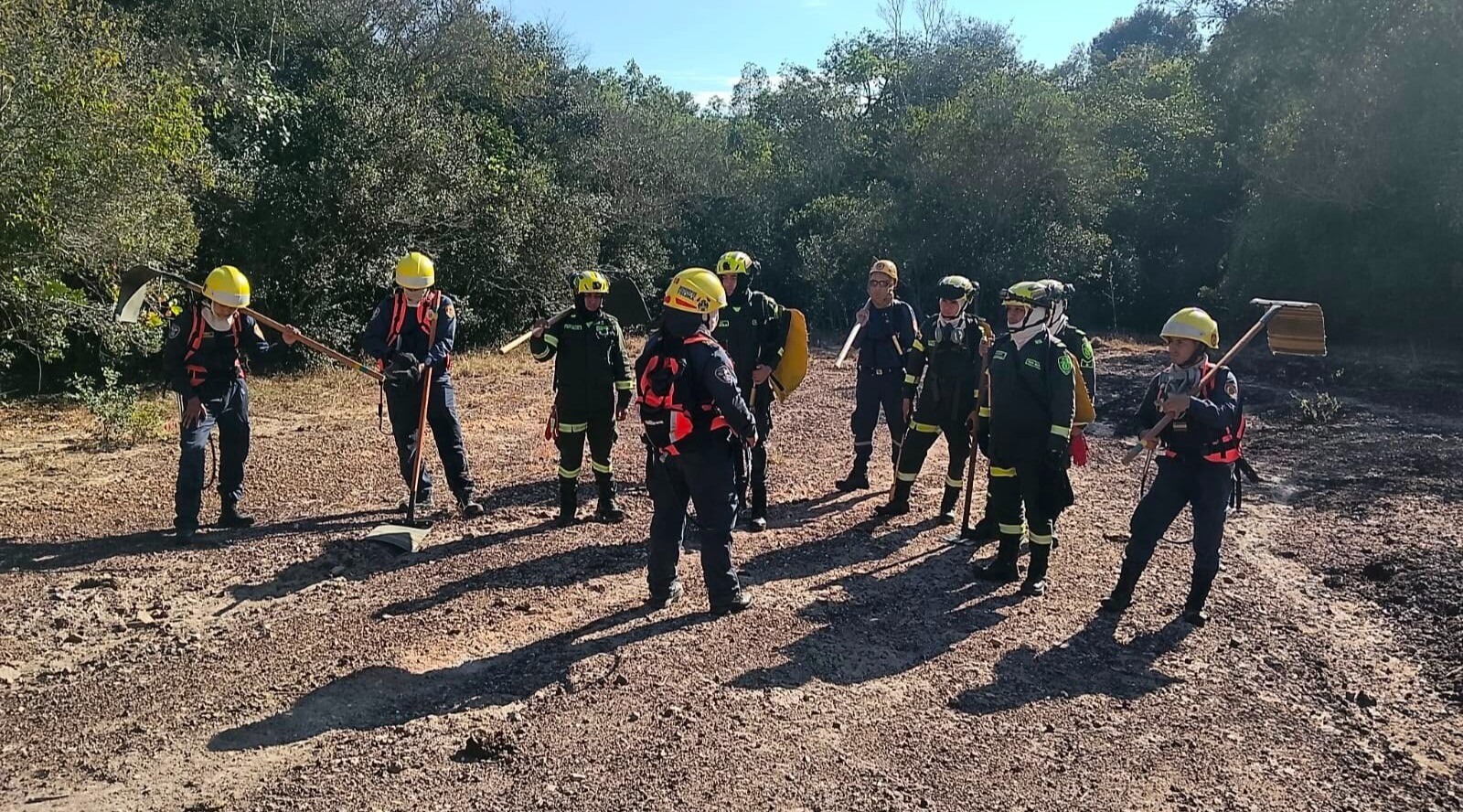 Emergencia por incendio forestal en el Alto de Gualanday permanece activa