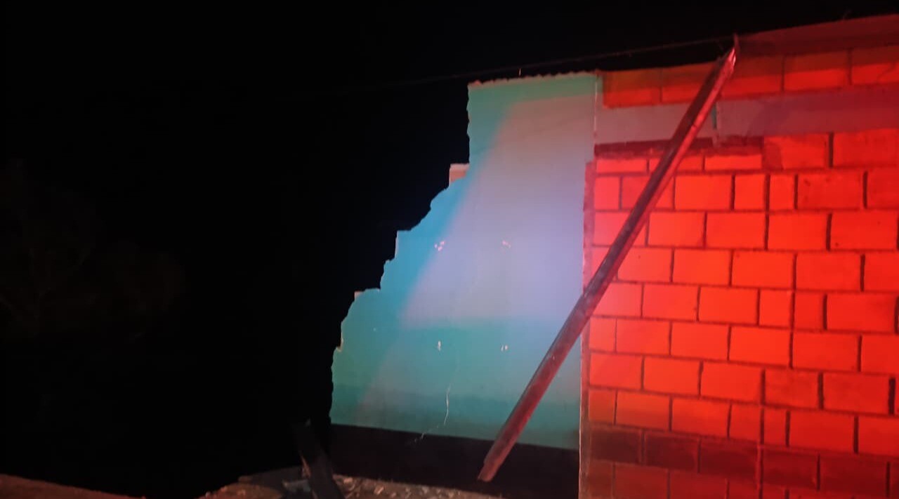 Vivienda colapsa tras deslizamiento en Cajamarca