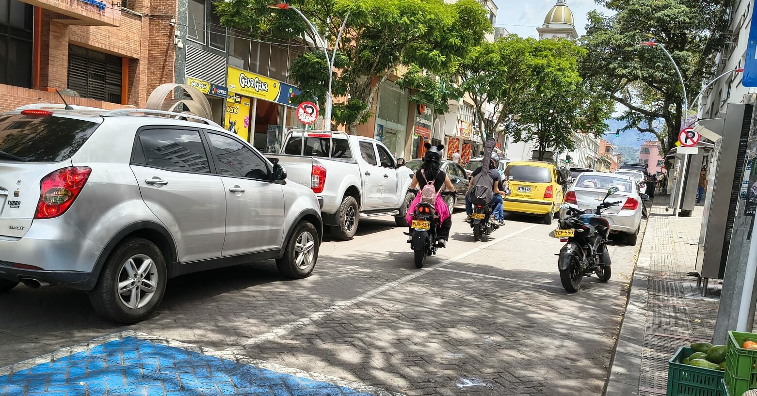Zonas azules en Ibagué: el caos vehicular que colapsa la estrecha calle 10