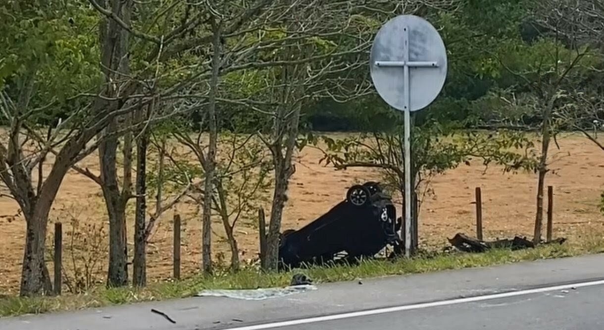 Tragedia en la vía Ibagué–El Espinal: menor bogotano fallece en volcamiento