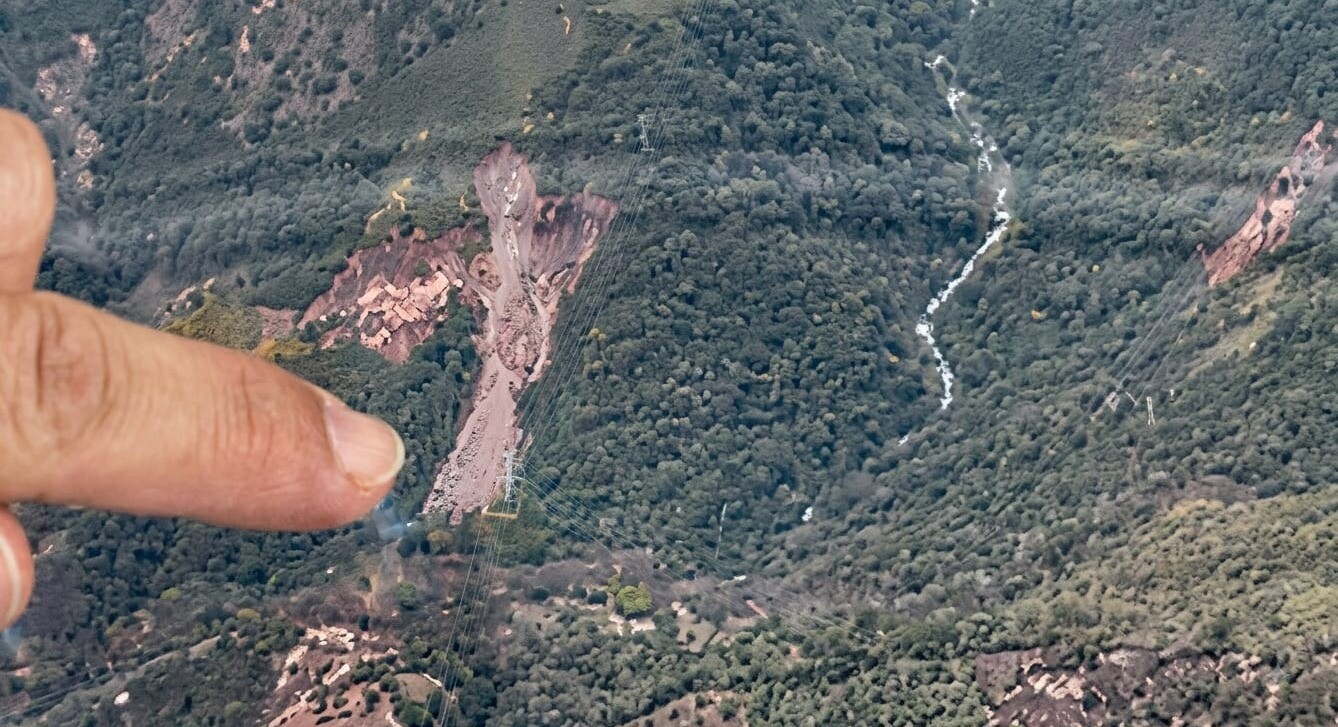 Sobrevuelo descarta represamiento en el río Azufrado
