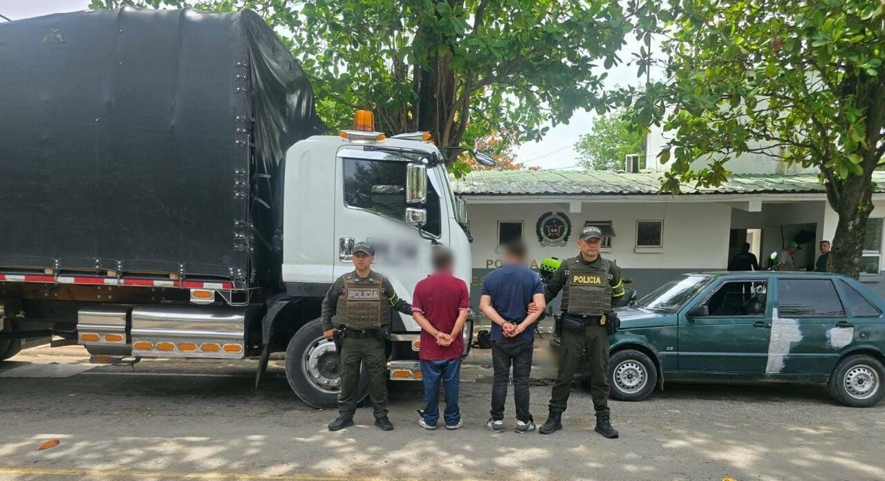 Policía recupera camión hurtado y detiene a dos personas en Natagaima