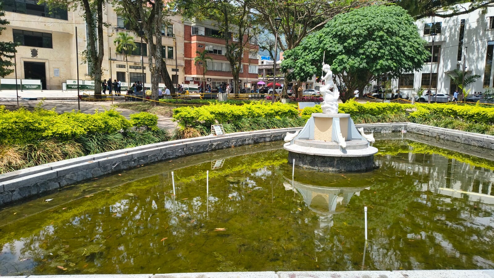 Una “pichera” frente a la Alcaldía de Ibagué
