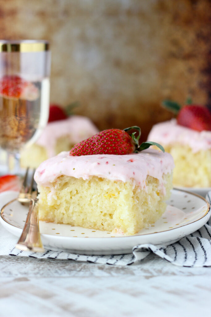 Strawberry Champagne Cake Pic