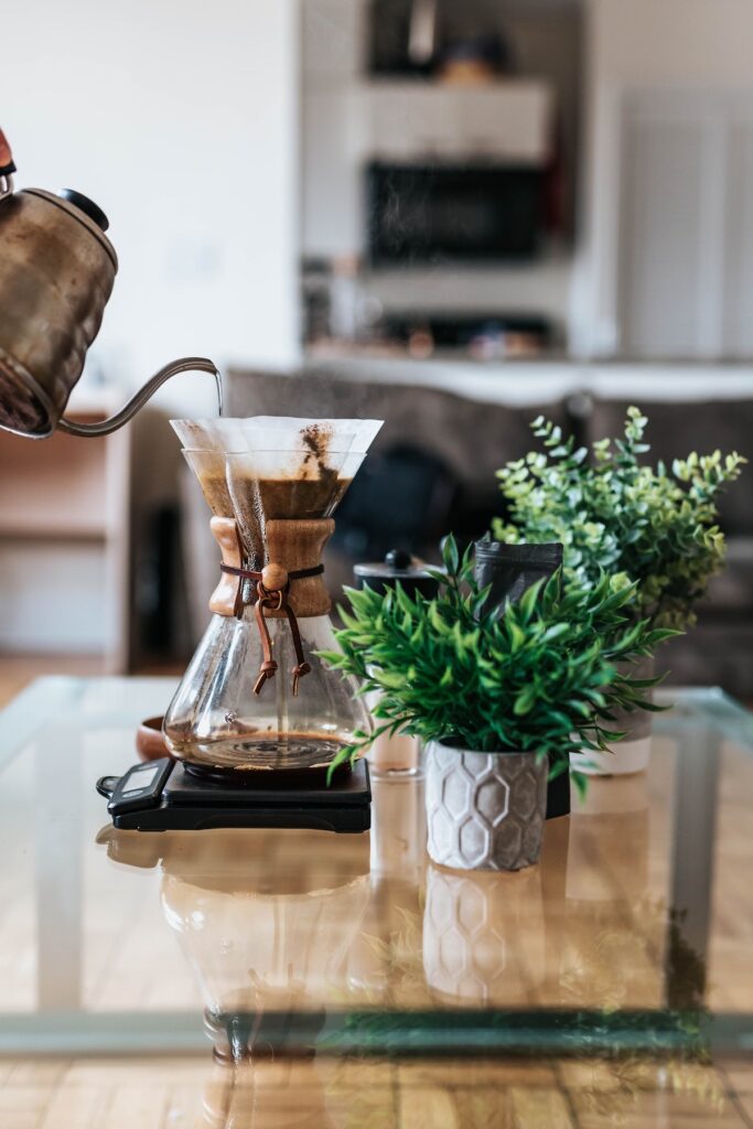 How to Brew Coffee with a Chemex Picture