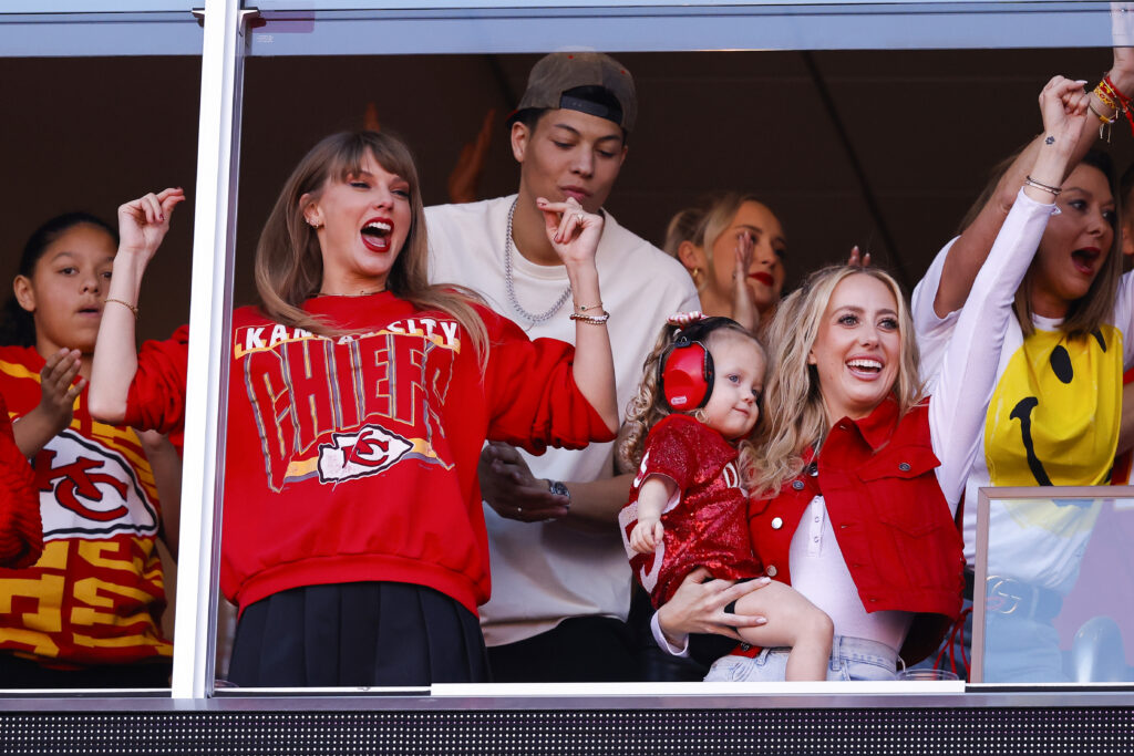 Taylor Swift and Brittany Mahomes are going nuts in this fun photo.