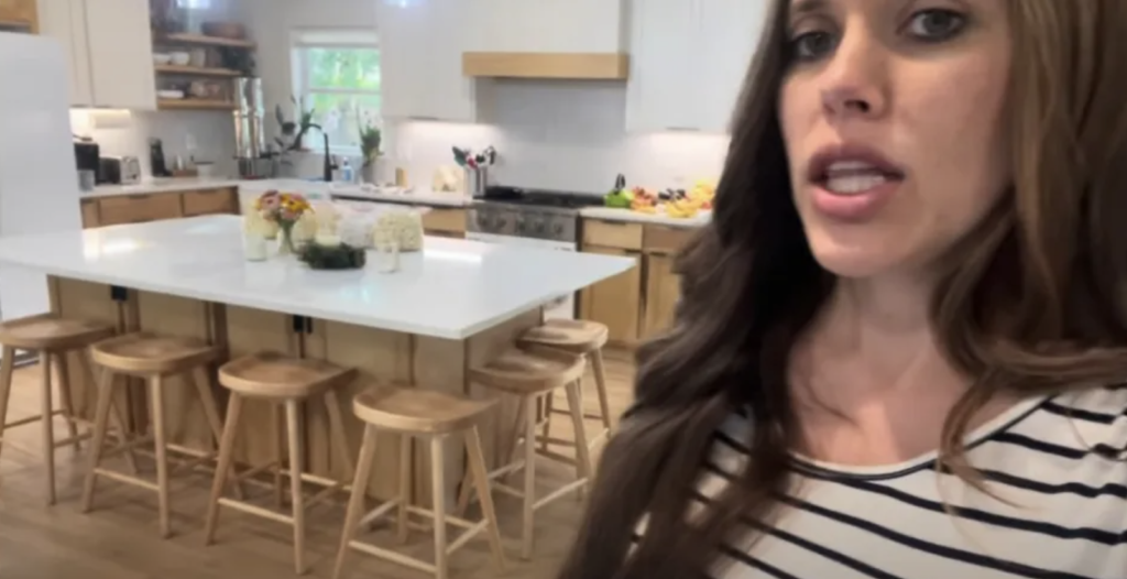 Jessa takes fans on a tour of her home in her latest YouTube video.
