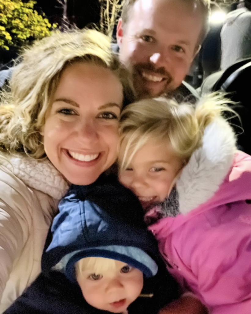 John David Duggar and Abbie Burnett pose with their two children in an Instagram Christmas post.