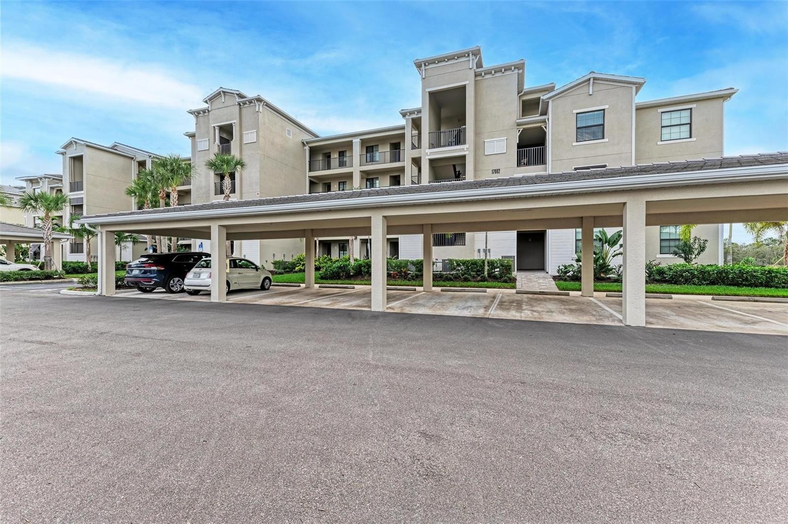 17902 GAWTHROP DR #307