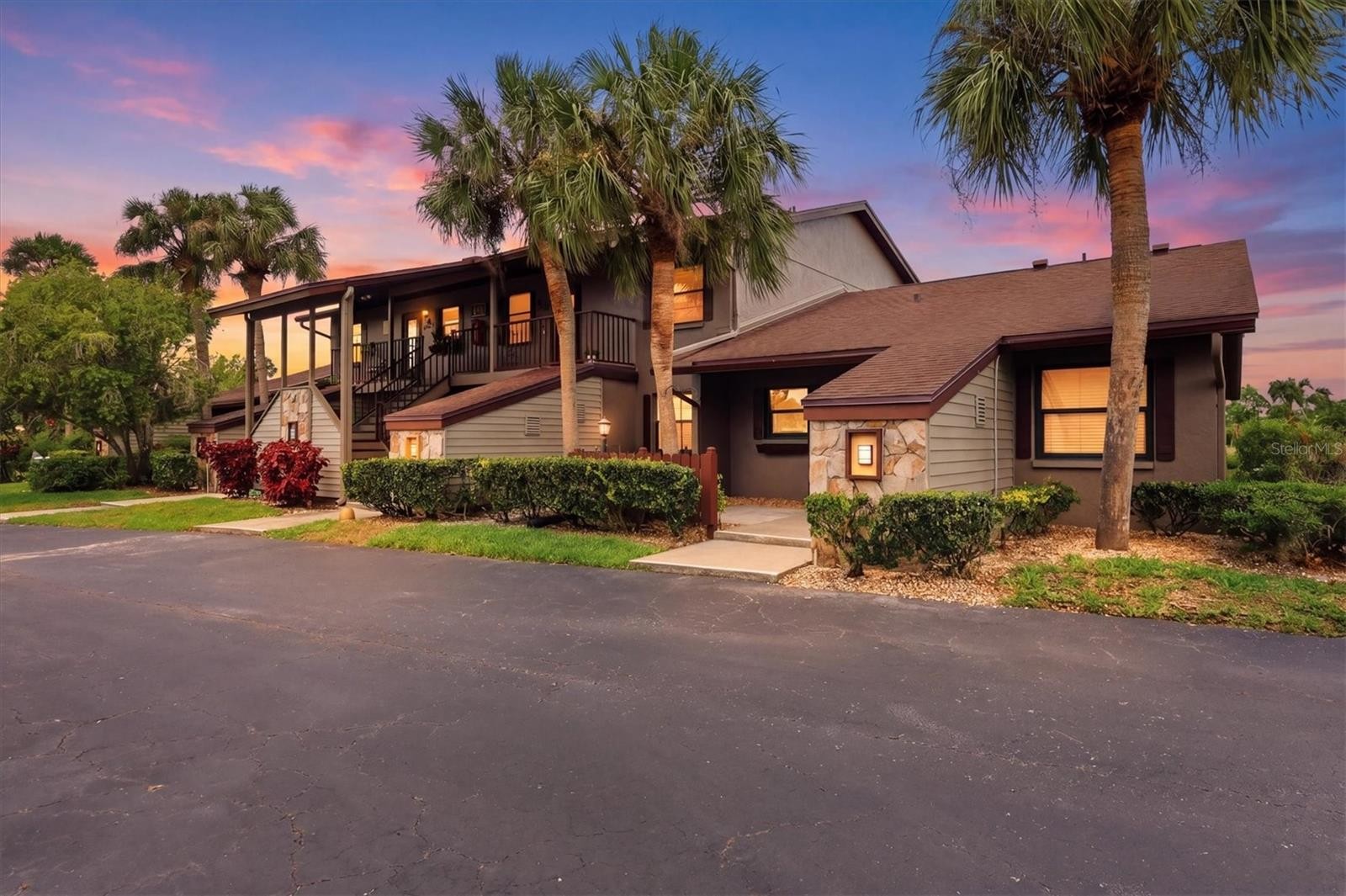 931 CAPRI ISLES BLVD #32