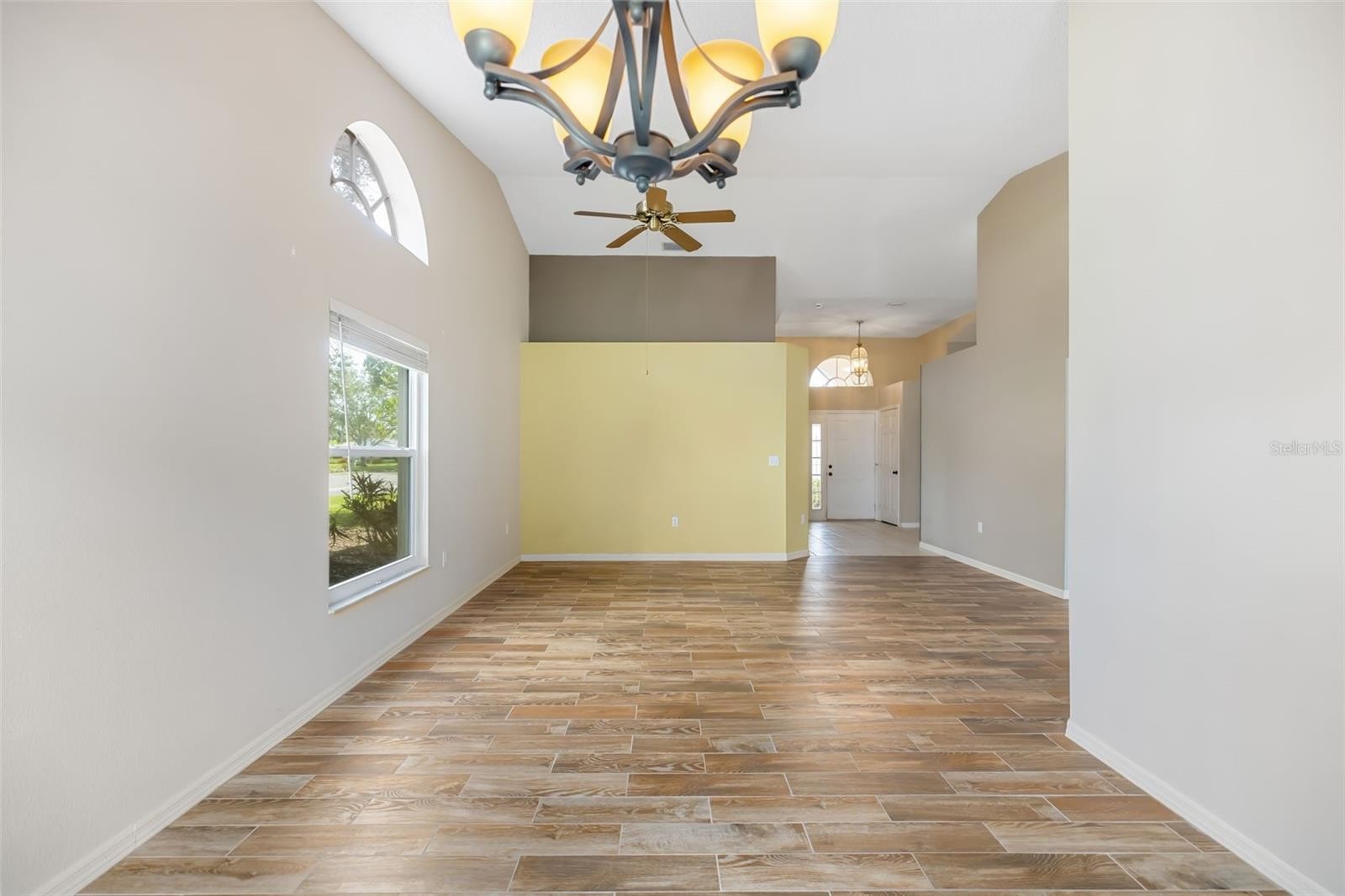 9523 KNIGHTSBRIDGE CIR