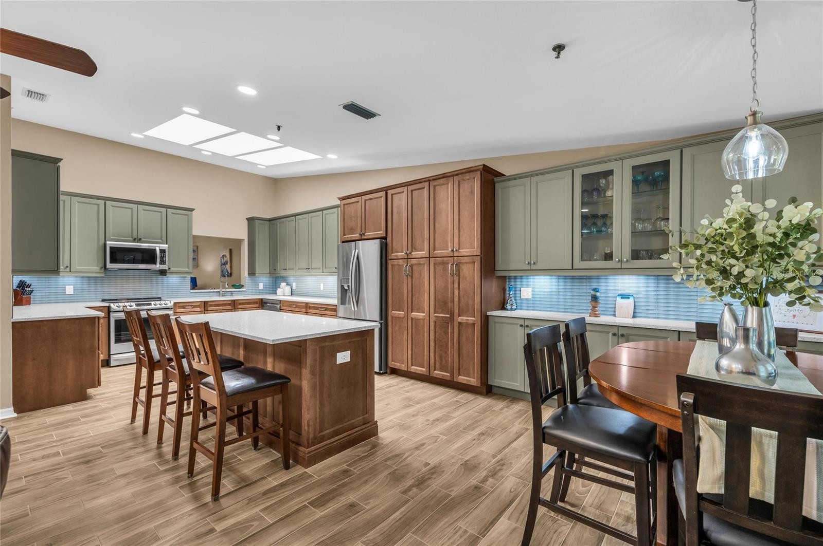 2350 HARBOUR OAKS DR