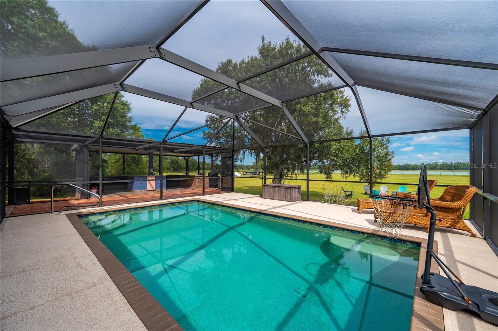 2508 TROPICAIRE BLVD