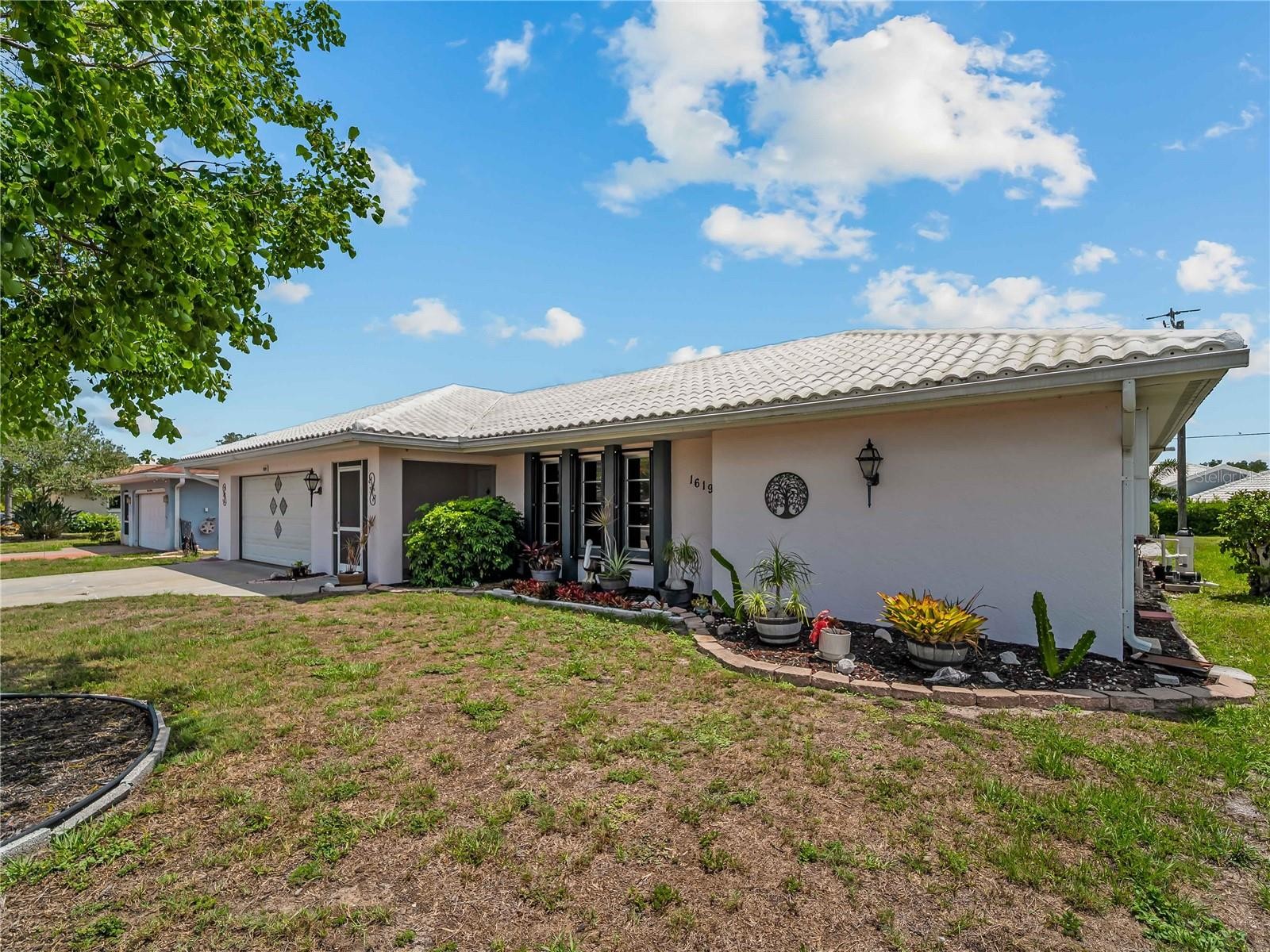1619 E CYPRESS POINT DR