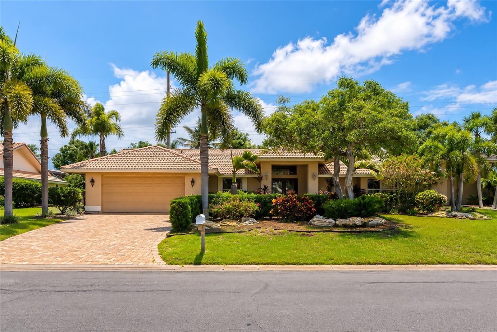 1495 LANDVIEW LN