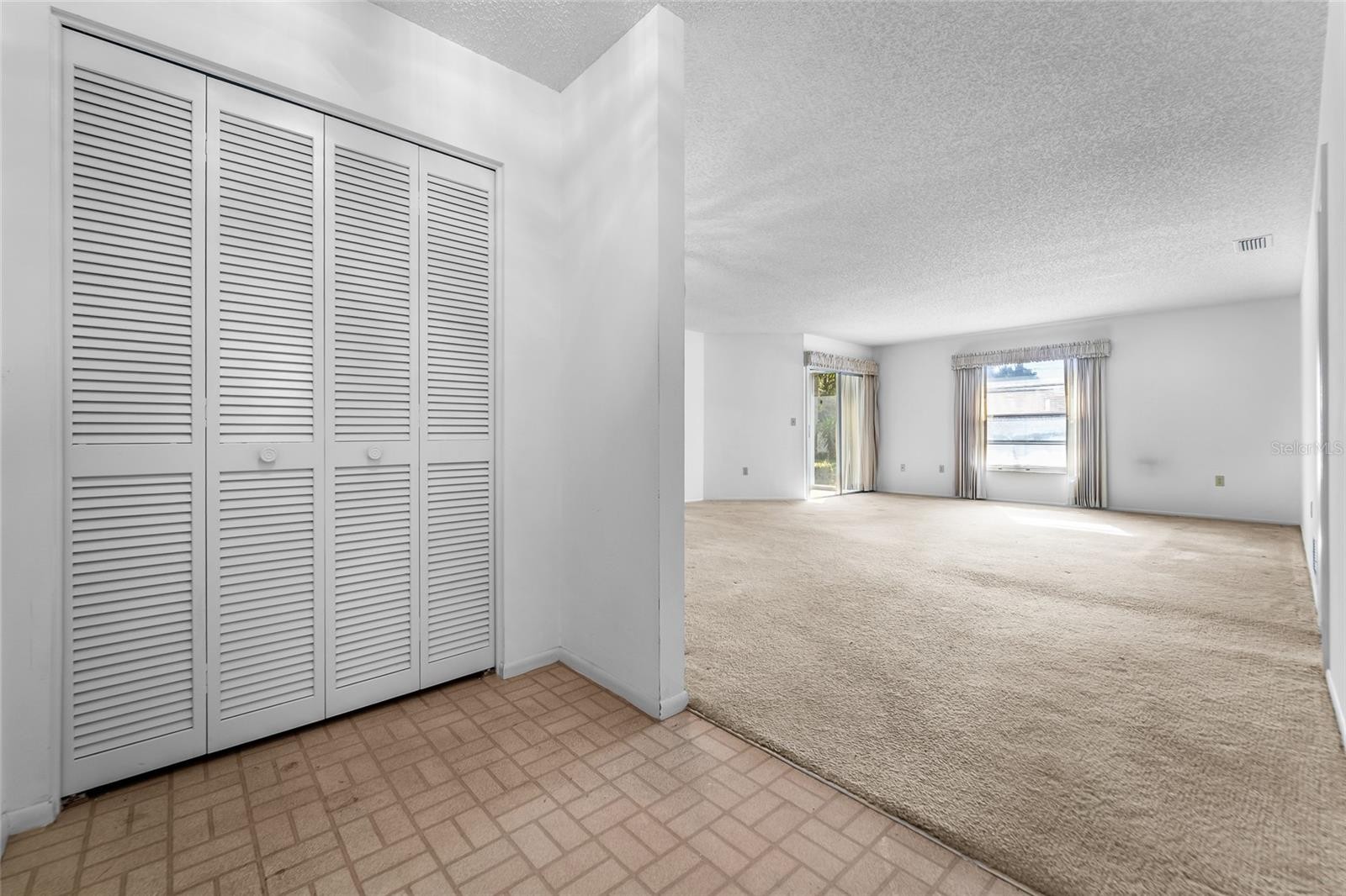 4299 OAKHURST CIR E #3052