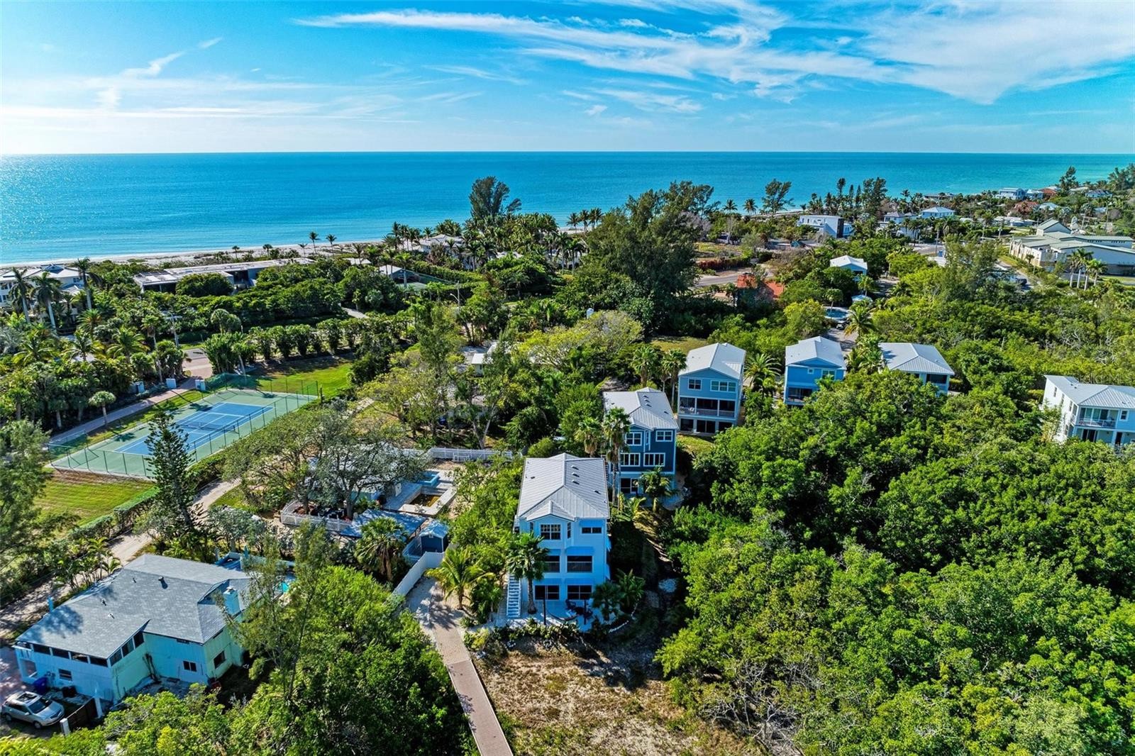 6326 LAGUNA DR