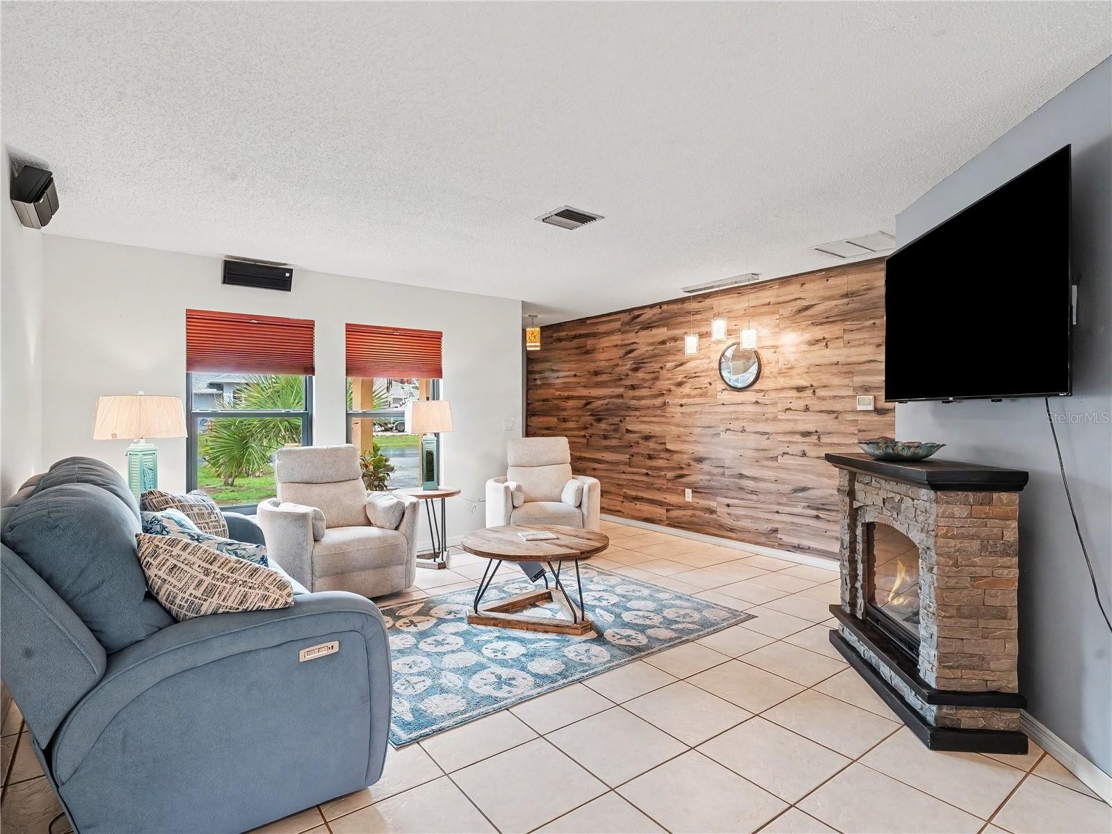 2320 LAKE SHORE DR