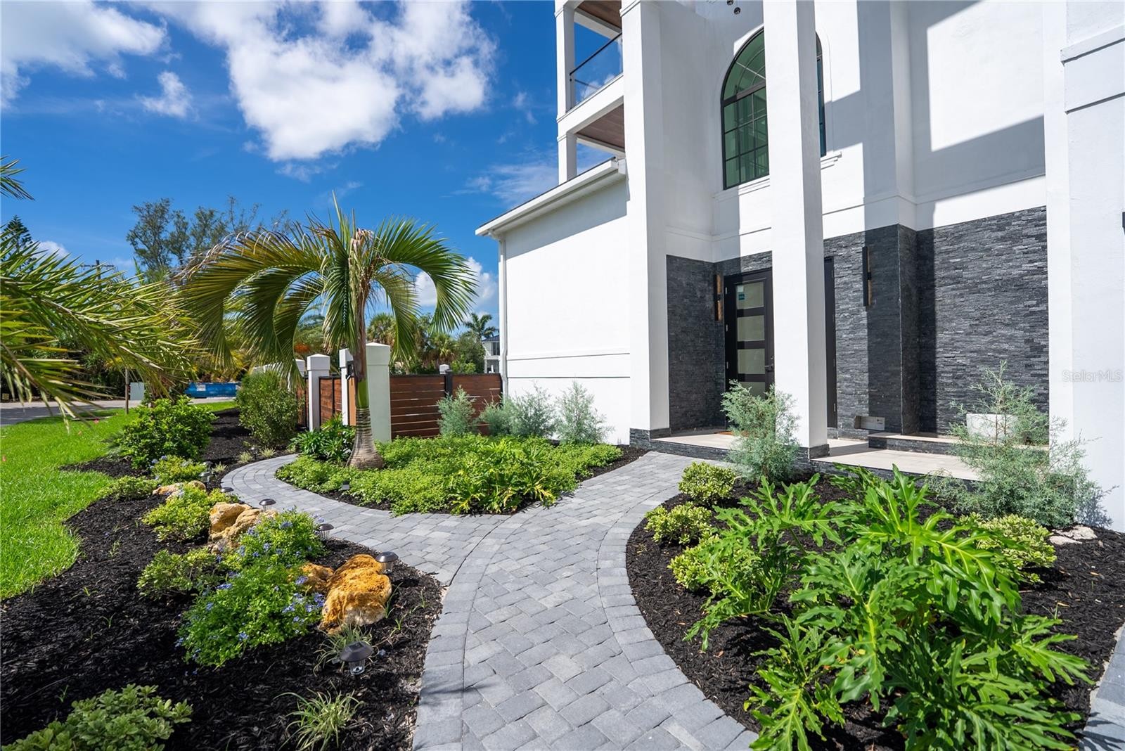 539 AVENIDA DEL NORTE
