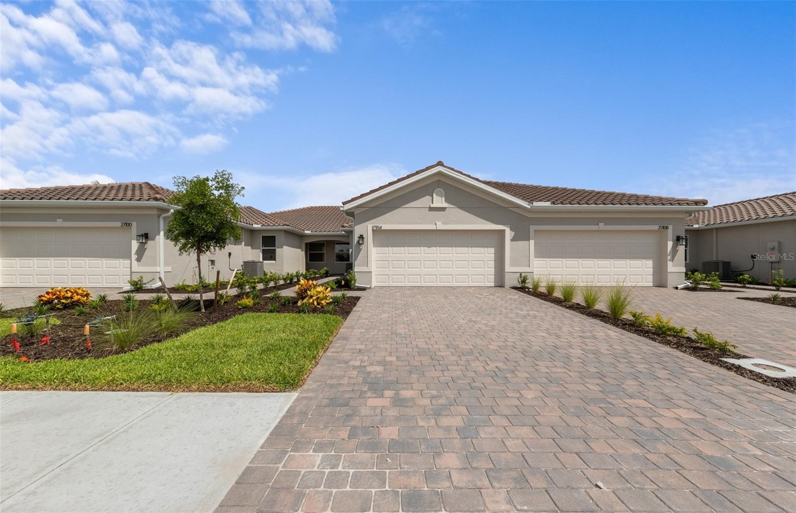27104 CLAM SHELL CT