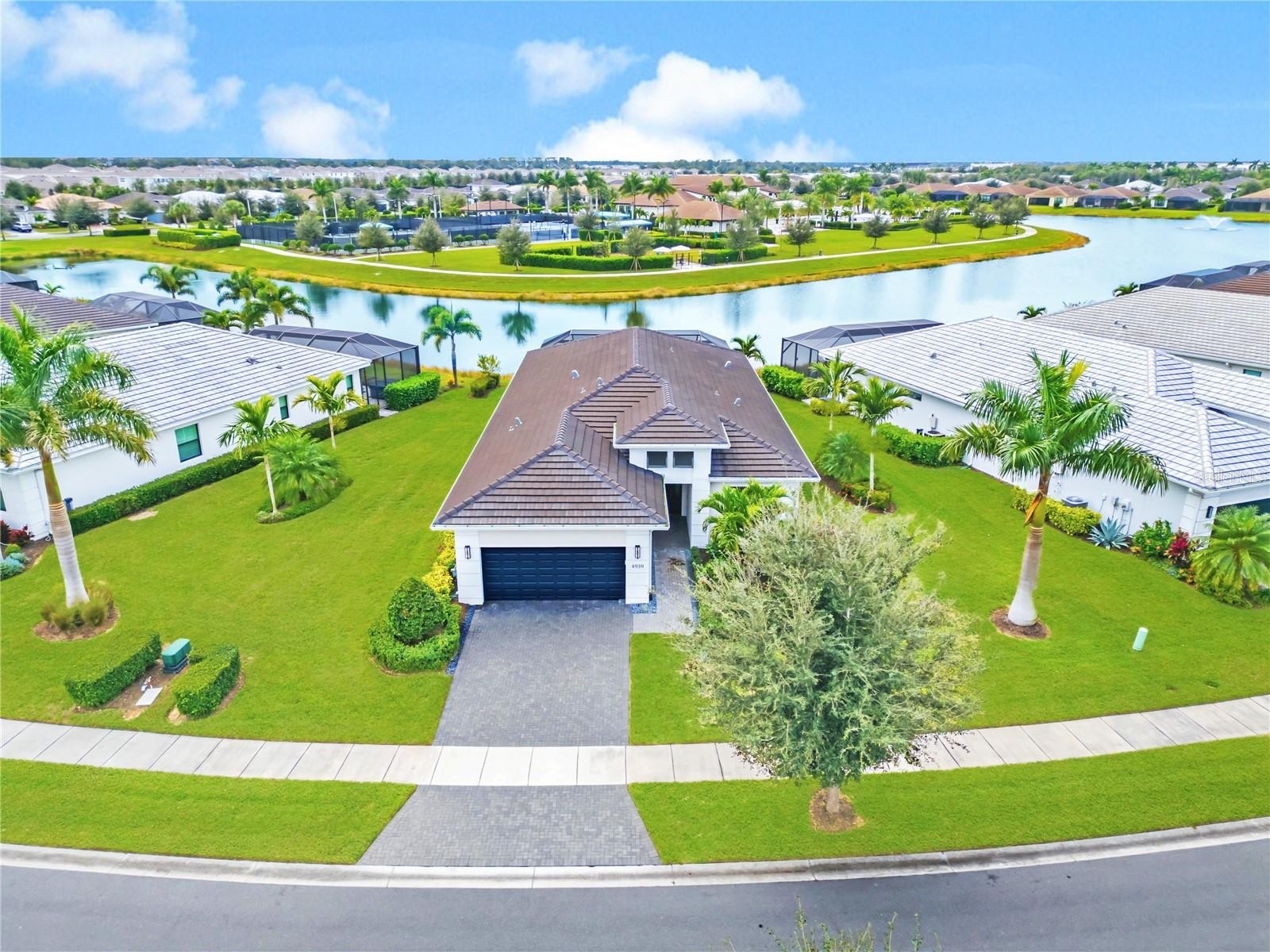 4939 SURFSIDE CIR