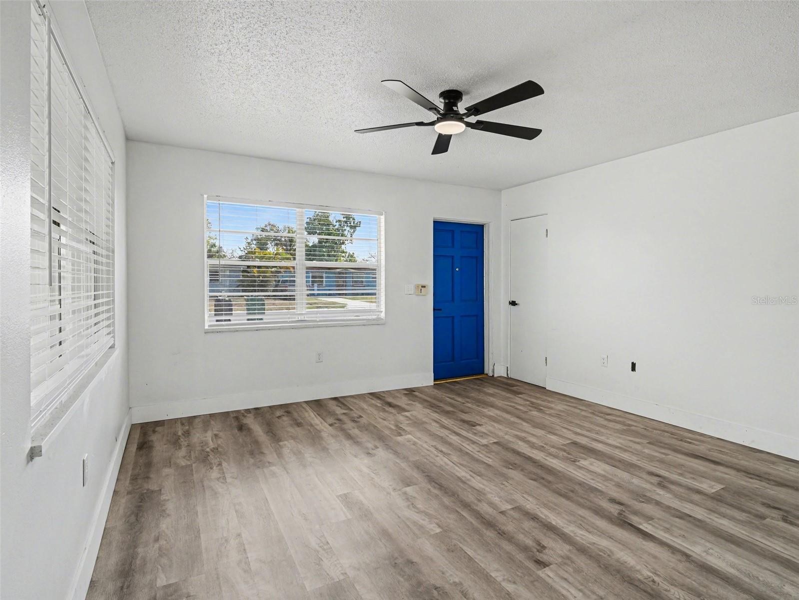 1207 22ND AVE W