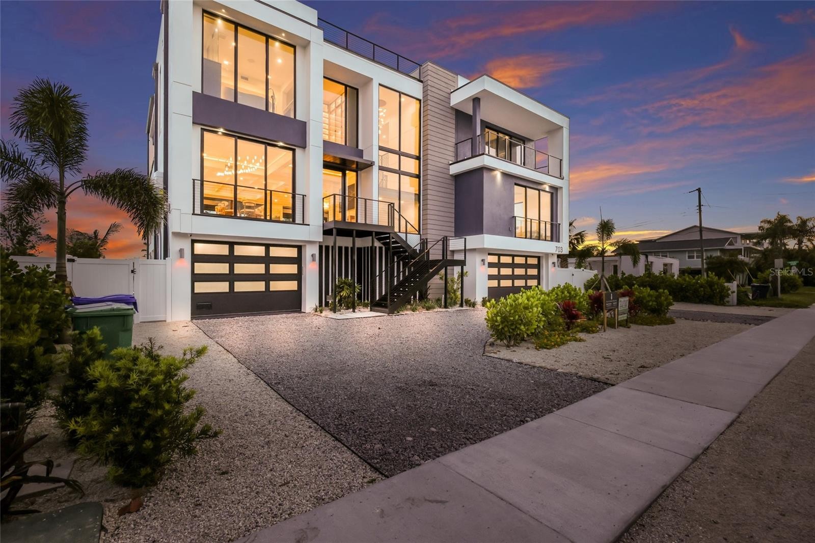 703 S BAY BLVD