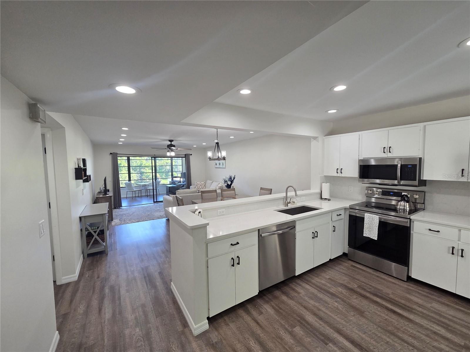 619 SPRING LAKES BLVD