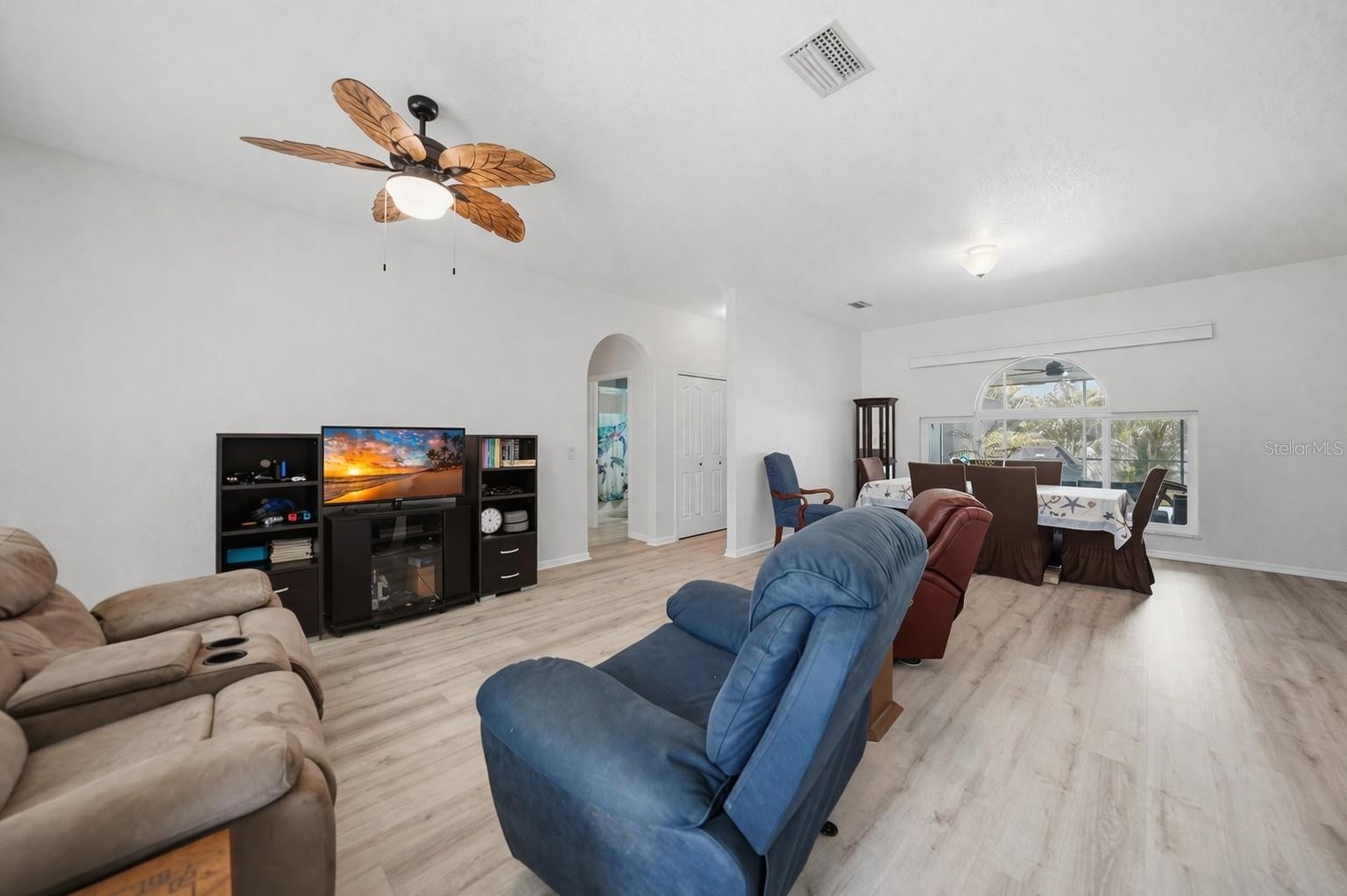 1691 S CHAMBERLAIN BLVD