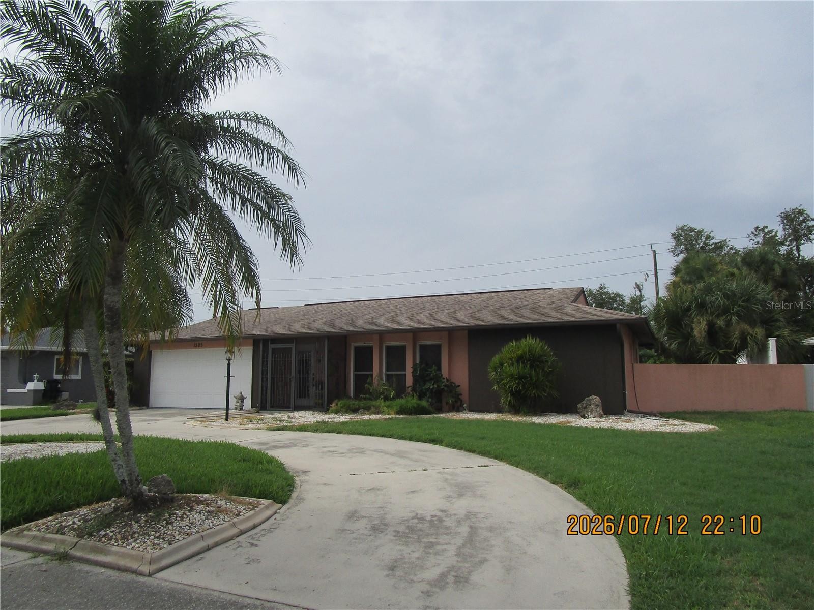 1305 LUCAYA AVE
