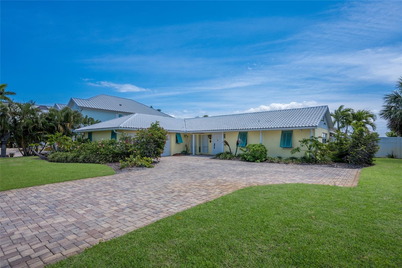 633 KEY ROYALE DR