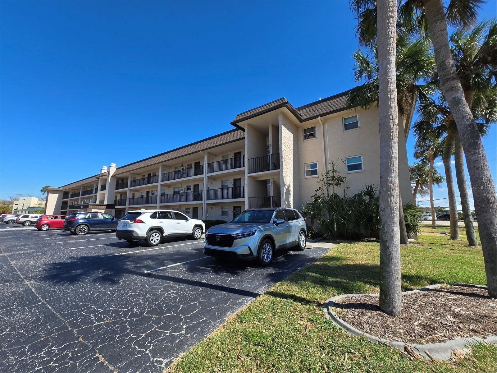 102 CAPRI ISLES BLVD #201