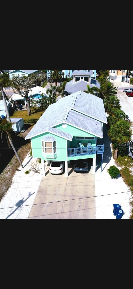 204 BAY DR N