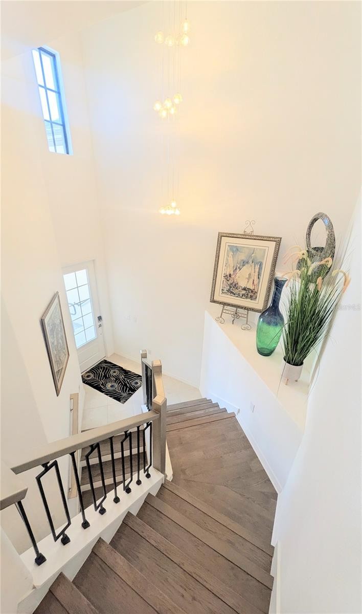 5639 N HONORE AVE #222