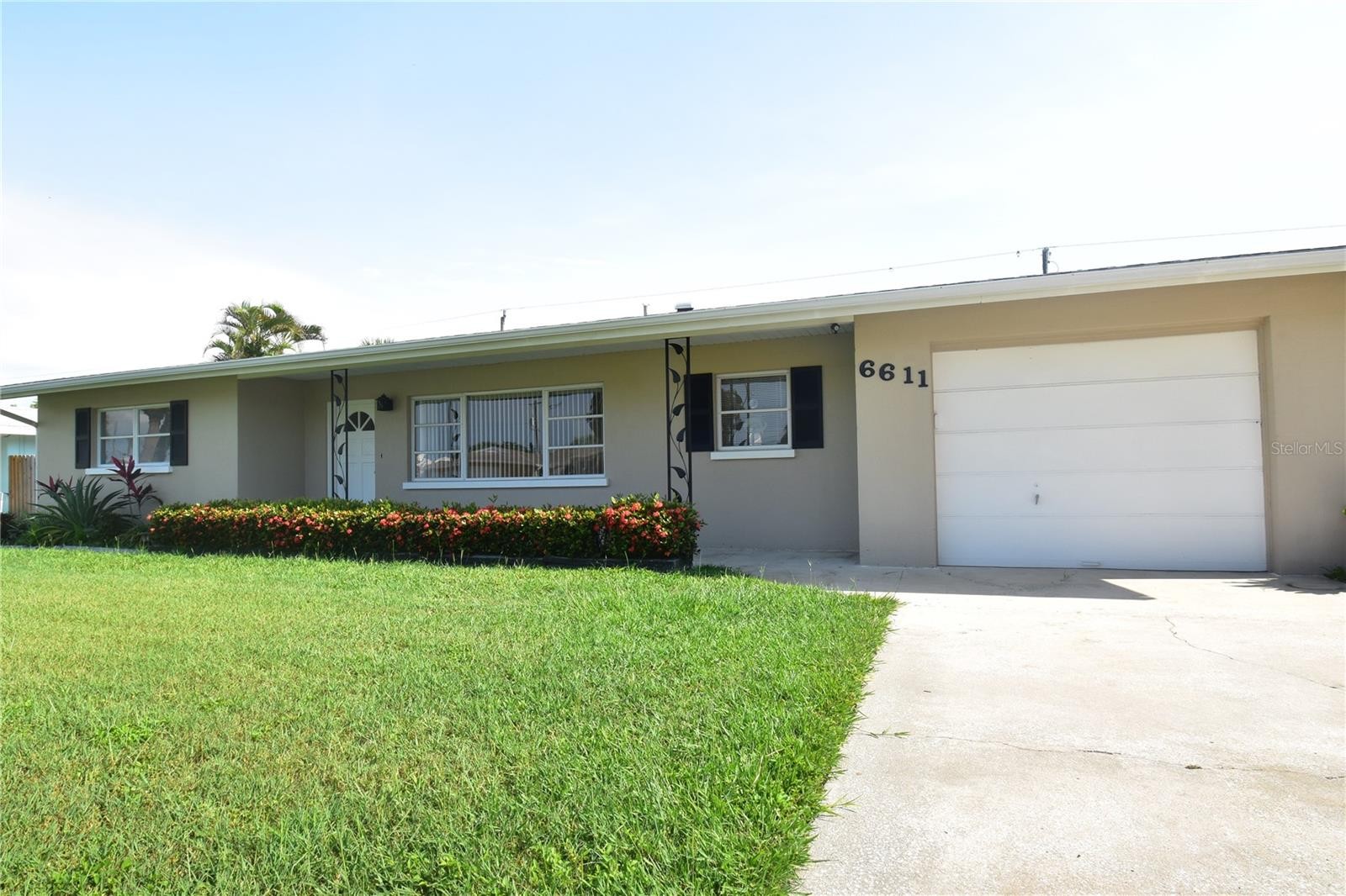 6611 COLONIAL DR