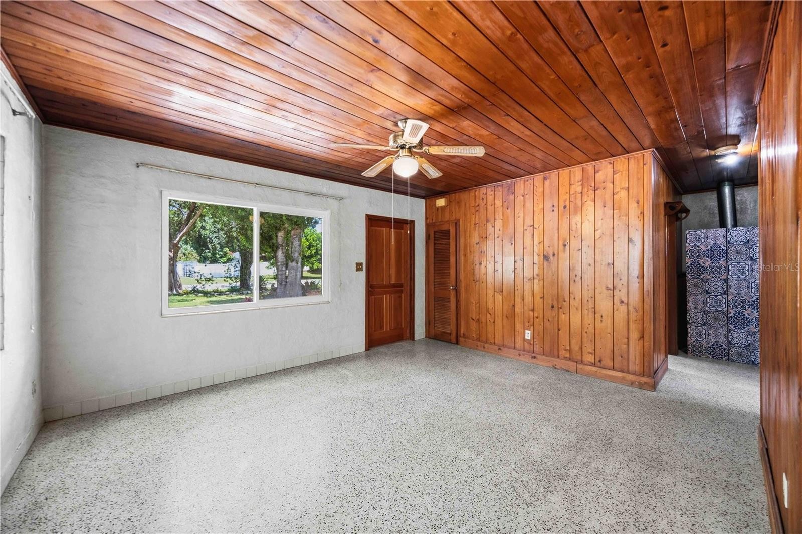 114 LAKEVIEW DR