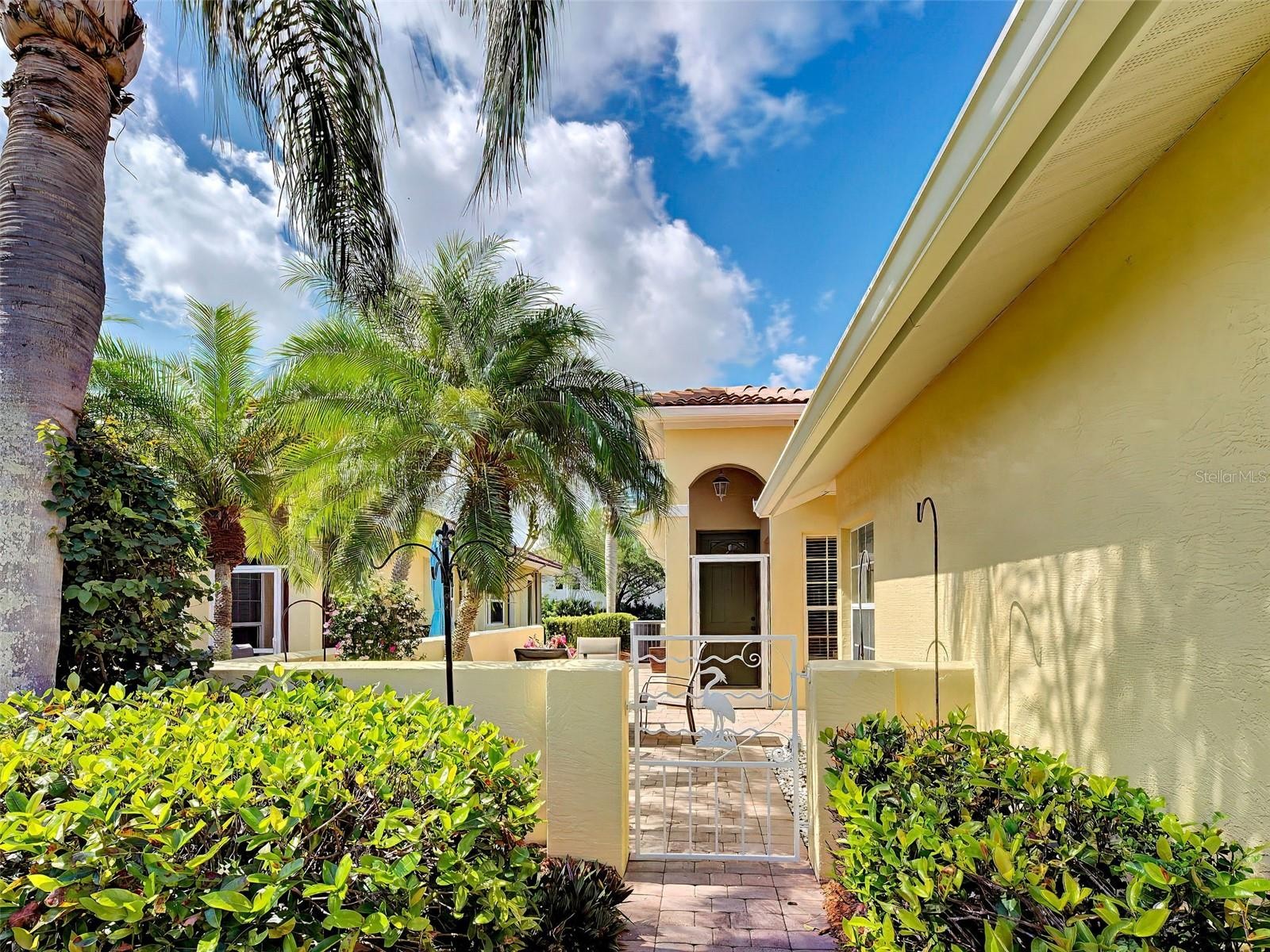 249 VISTA DEL LAGO WAY