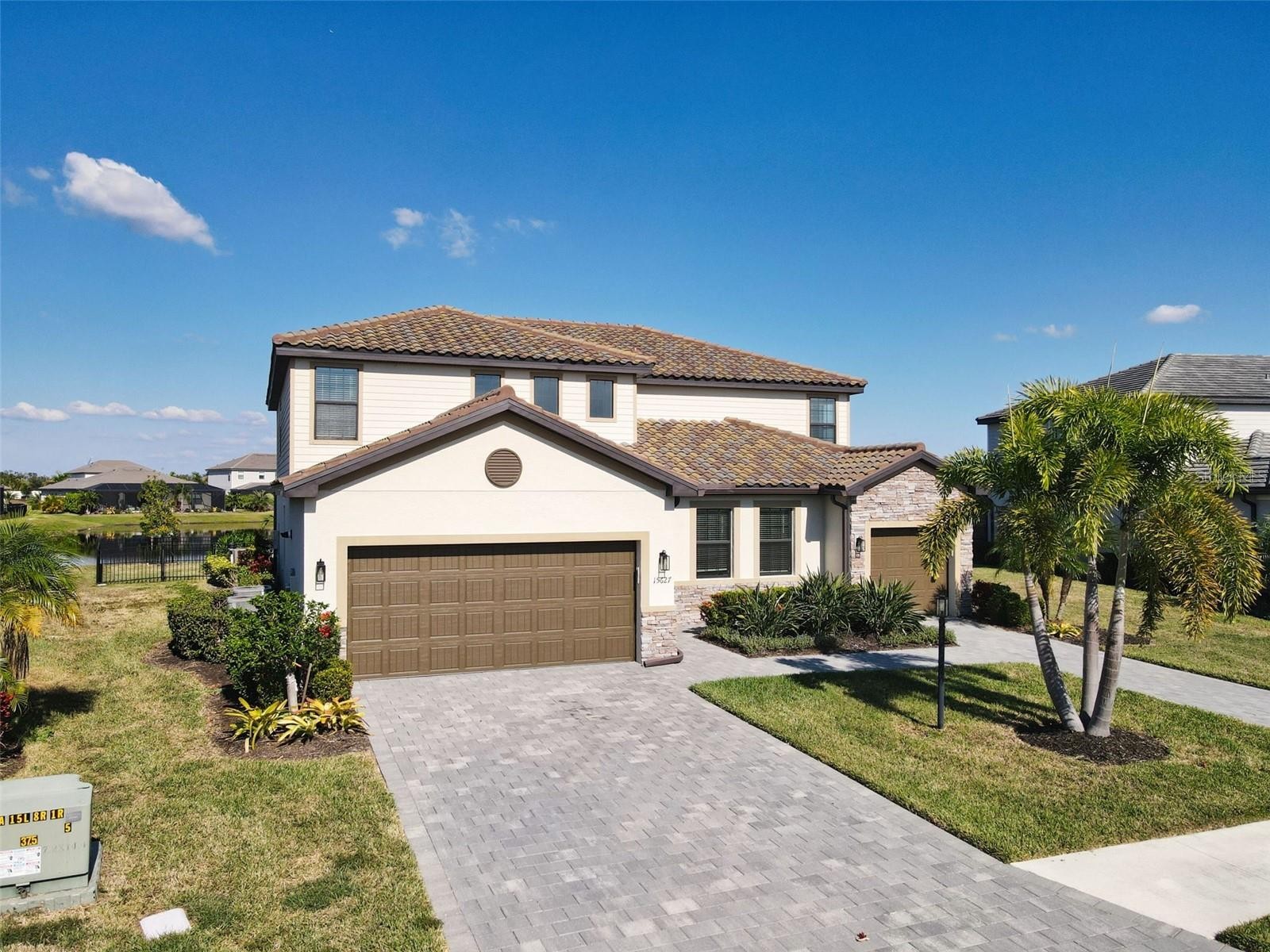 15627 WHITE LINEN DR