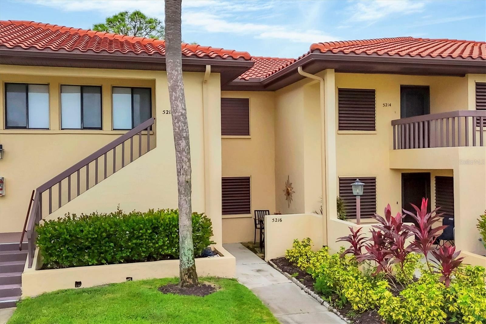 5216 LAKE VILLAGE DR #71