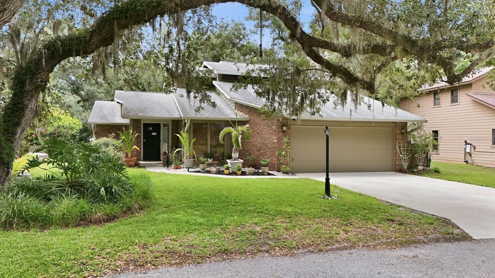 1063 GREYSTONE LN