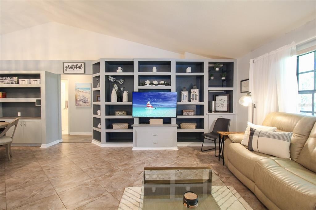 6029 22ND AVENUE CIR E